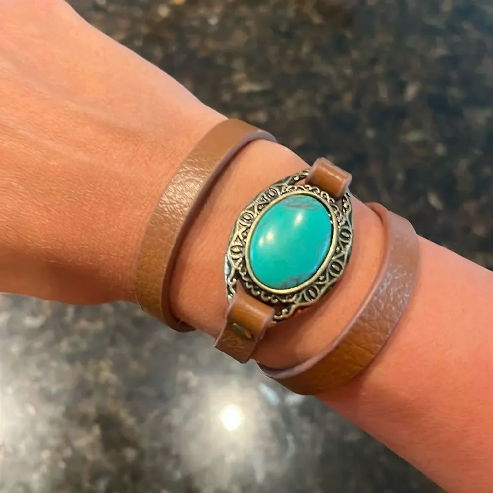 Leather Wrap Bracelet - Turquoise Stone - BRAND NEW - 2 Toggle Closure